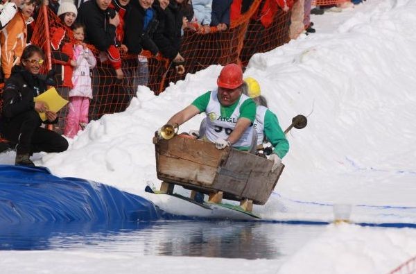 1269288098118_accidentiaquestidenti.jpg (70.44 KiB) Visto 4555 volte Equipaggio "Accidenti a questi denti!"
