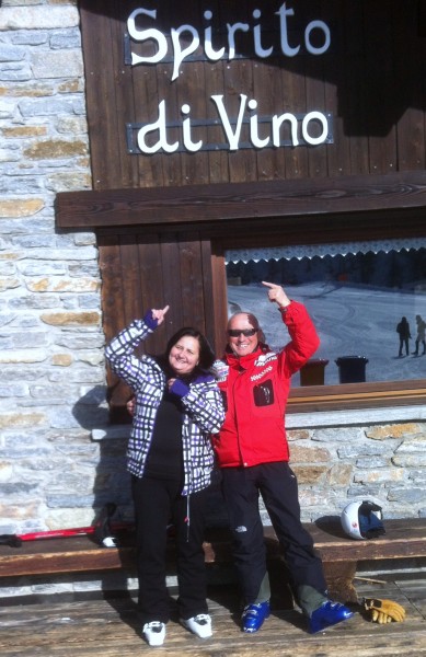 Sabrina e Giancarlo indicano il nome della baita Spirito di Vino.JPG (635.15 KiB) Visto 4810 volte Sabrina e Giancarlo indicano il nome della baita Spirito di Vino.JPG