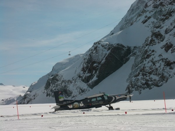 Zermatt - Cervinia (Alle spalle la funivia del Piccolo Cervino) - Marzo 2011 - Giovanni T. Rovati