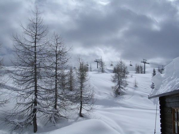 Paesaggio mozzafiato, sullo sfondo si intravedono gli impianti di risalita.....