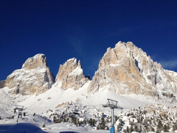 Sassolungo visto dalla finestra della baita....seggiovia passo Sella