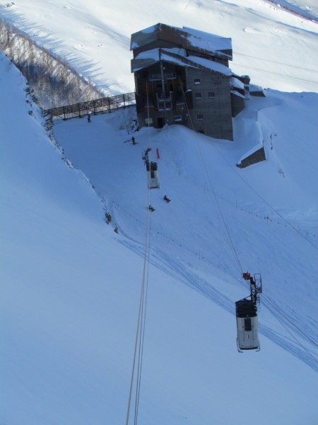 IMG_0289_4_1.JPG (953.92 KiB) Visto 4205 volte .. ATTENZIONE da lassù solo fuoripista ..