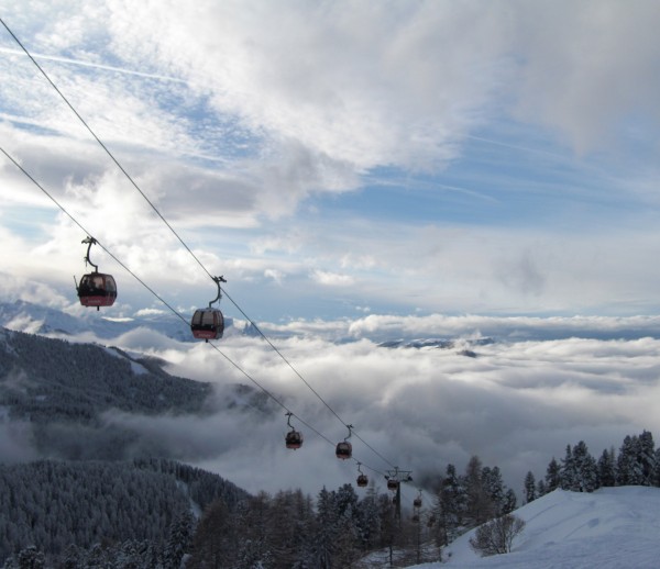 passo gardena con vista sullo sciliar nel dicembre 2009