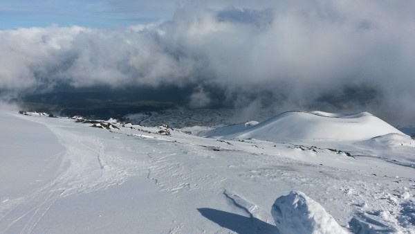 pista coccinelle - Linguaglossa - Etna Nord<br />altro scorcio con antico cratere ormai ricoperto di neve