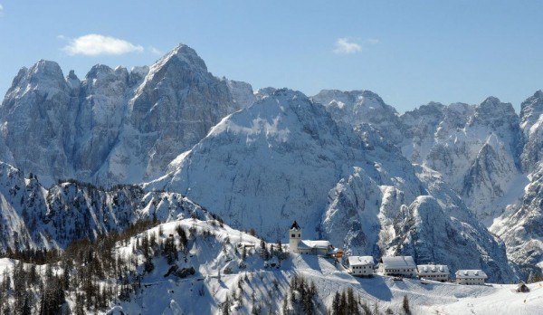 Tarvisio vista Monte Lussari con sfondo Alpi Giulie