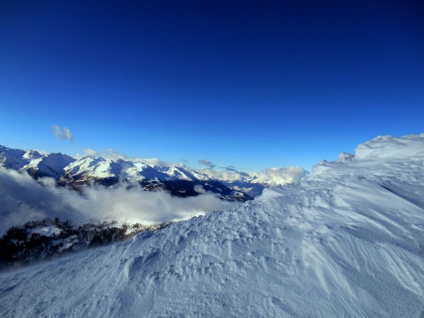 Vista su una valle Svizzera parallela a Zermatt