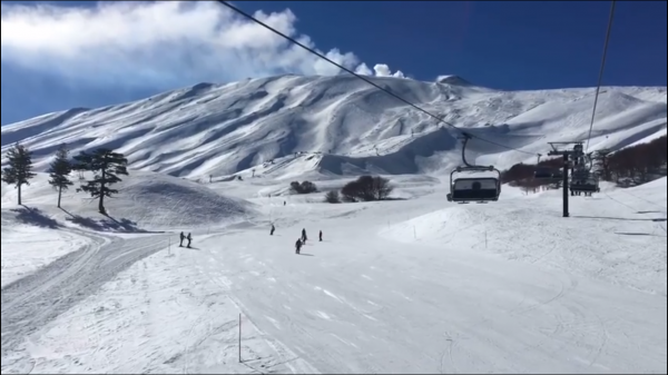 Sciare sul Vulcano Etna in eruzione (Sicilia)