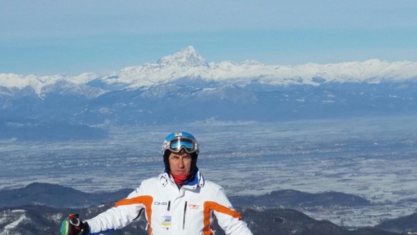 Panorama sulla valle con il Monviso più alto di tutte le altre montagne.