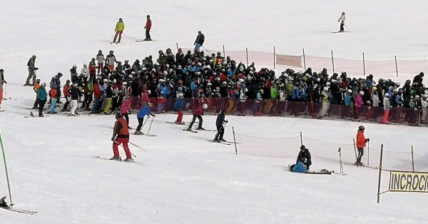 Quattro Passi Belvedere di Canazei Merc 14 marzo 2018 Coda.jpg (1.16 MiB) Visto 5272 volte Code agli impianti al Belvedere di Canazei