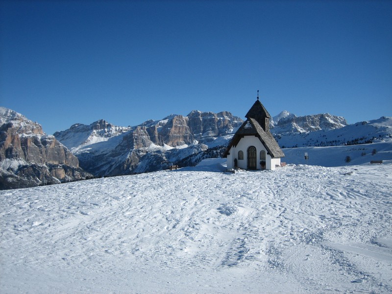 Chiesetta di fianco al rifugio Pralongià.