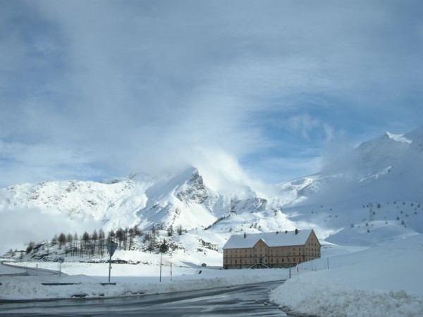 Spettacolo al passo...tanta, tantissima neve.