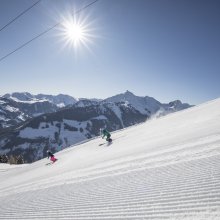 skifahrer_first_line_abfahrt_alpbach28c29ski-juwel_alpachtal_wildschoenau.jpg