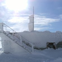 FEBBIO_-_RIFUGIO_DEL_CRINALE_GHIACCIATO.JPG