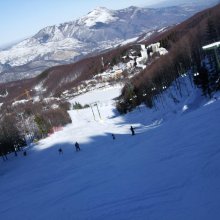 PISTA_DUE_-_VISTA_PAESE_E_MONTE_VENTASSO.JPG