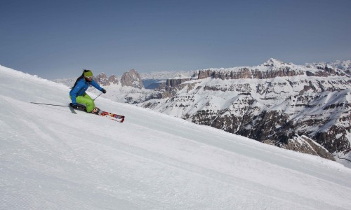 sciare in primavera sulla marmolada