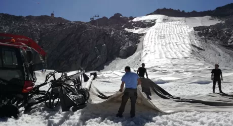 PRESENA - Via i teli geotessili, intanto arriva la prima nevicata 