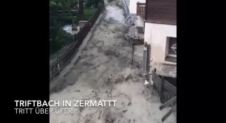 ZERMATT - Cede un ghiacciaio, paese inondato, video