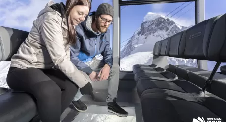 Un premio per la cabina con pavimento trasparente di Matterhorn Glacier Ride