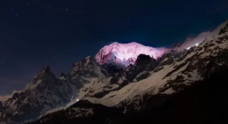 COURMAYEUR- Il Monte Bianco in rosa per il Giro