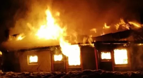 BORNO - In fiamme il rifugio Capanna Play