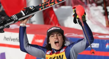 CRANS MONTANA - Meravigliosa Brignone, vince la combinata e va in vetta alla Coppa