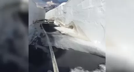 LA THUILE - Muri di neve al colle del Piccolo San Bernardo, VIDEO
