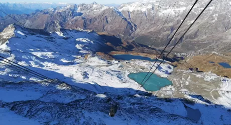 CERVINIA - Buona la prima, 2000 sciatori nel weekend 