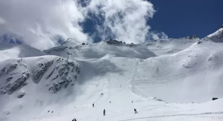 PRESENA - Ultimi giorni di sci, il ghiacciaio chiude il 23