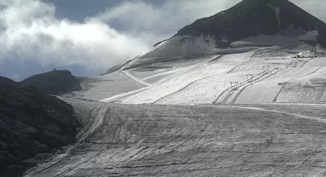 STELVIO - Uomini jet, Goggia e Brignone, allenamenti in ghiacciaio