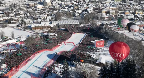 KITZBUEHEL - E' la settimana della Streif, oggi lo slalom notturno di Flachau