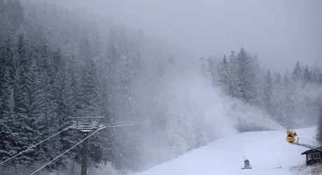 OBEREGGEN - Neve e cannoni in azione, la stagione inizia il 30 novembre