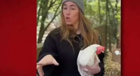 Sofia Goggia imita Francesca Fagnani di Belve, video