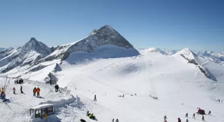 HINTERTUX - il ghiacciaio che non chiude mai ospita gli azzurri