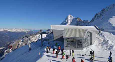 PONTEDILEGNO TONALE - Sul ghiacciaio Presena apre un lounge bar a 3000 metri