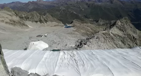 PRESENA - Al via i lavori per coprire il ghiacciaio, in 12 anni ablazione ridotta del 52%