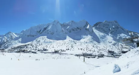 PASSO TONALE - Rinviata l’apertura, si continua a sciare al Presena