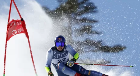 PALISADES TAHOE - Odermatt vince il duello con Kristoffersen, male gli azzurri