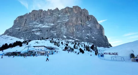 VAL GARDENA - Fino al 27 febbraio c'è il villaggio Smith davanti al rifugio Comici