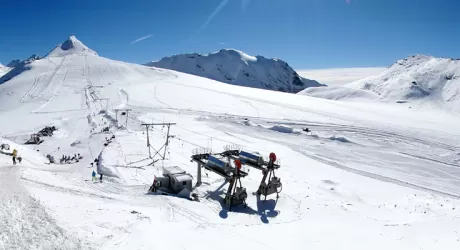 PASSO DELLO STELVIO - Sci estivo al via il 1 giugno, in questi giorni grandi nevicate