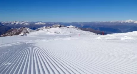 STELVIO - Sofia Goggia torna sugli sci, con lei le slalomiste