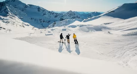STUBAI - Sul ghiacciaio è iniziata la stagione dello sci autunnale