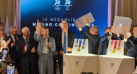 Svelate le medaglie per i Giochi di Milano Cortina 2026