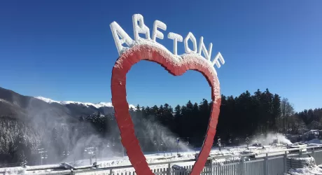ABETONE - La stagione è partita alla grande e si scia anche in settimana