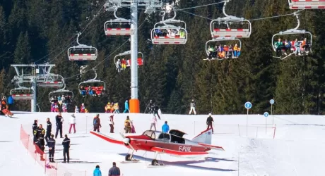 AVORIAZ - Aereo semina il panico in pista, sciatrice gravemente ferita a una mano