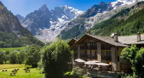 COURMAYEUR - Baite dell'Auberge de la Maison diventano uffici per lo smart working