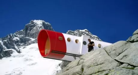 MONTE BIANCO - Installato il nuovo bivacco Gervasutti hi-tec