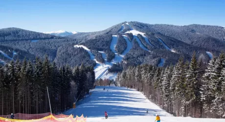 Bukovel, la ski area ucraina costruita da un italiano che oggi ospita due famiglie di rifugiati in Alto Adige