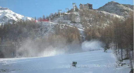Giu' le temperature, cannoni per l'innevamento al lavoro