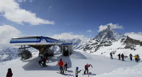 CERVINIA - Sci estivo anticipato al 26 maggio, aperto il versante italiano