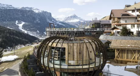 SAN CASSIANO - La nuova sauna rotante dell'Hotel Fanes